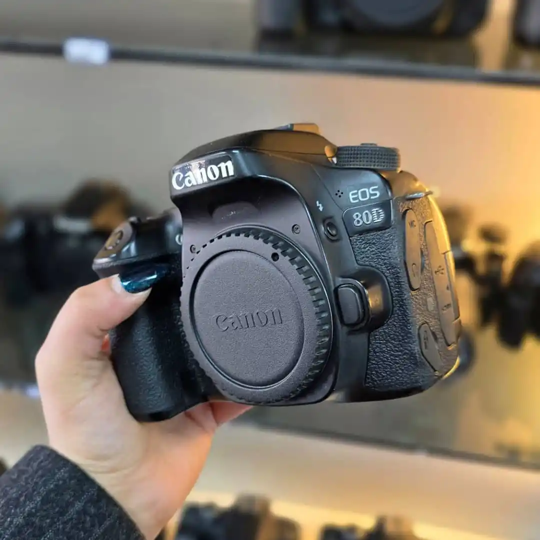 دوربین عکاسی کانن دست دوم Canon EOS 80D body (15000 شات) دست دو